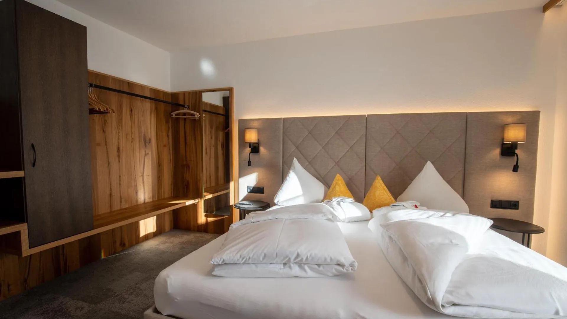 Alpenresidenz Trisanna Bed and Breakfast Ισγκλ