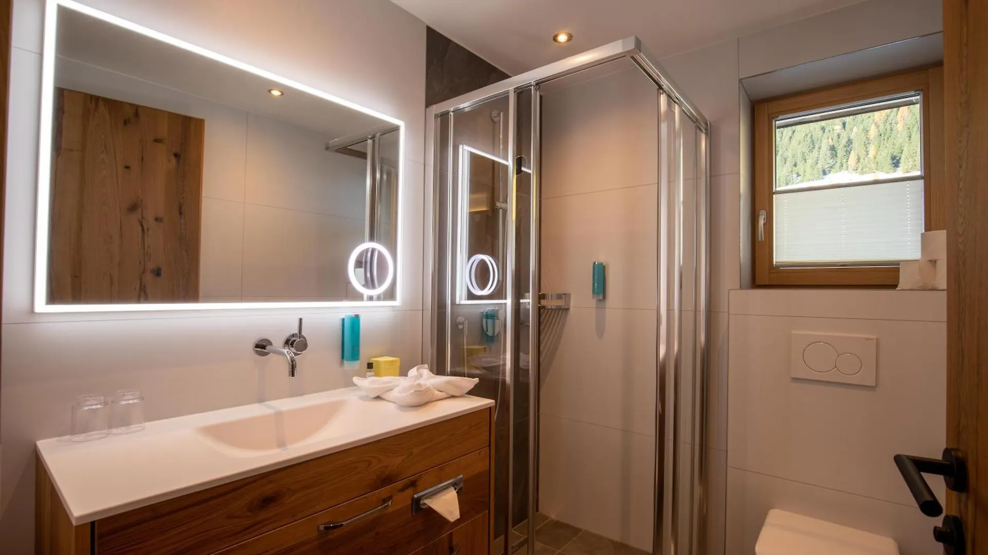 Alpenresidenz Trisanna Bed and Breakfast Ισγκλ