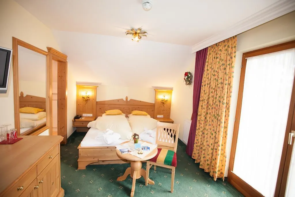Alpenresidenz Trisanna Bed and Breakfast Ισγκλ